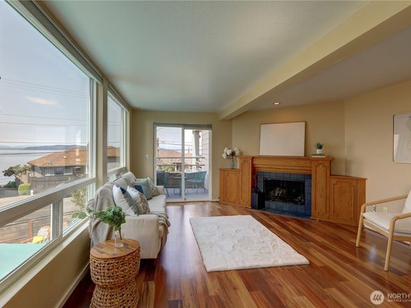 4004 Beach Drive SW 205, Seattle WA 98116