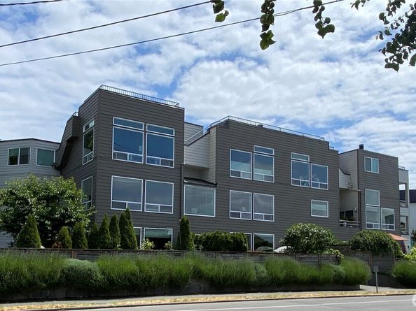 4004 Beach Drive SW 205, Seattle WA 98116