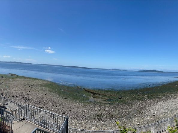 4004 Beach Drive SW 205, Seattle WA 98116