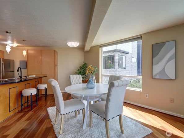 4004 Beach Drive SW 205, Seattle WA 98116