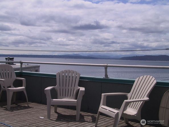 4004 Beach Drive SW 205, Seattle WA 98116