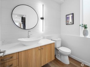 8833 Wallingford Avenue N, Seattle WA 98103