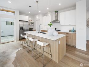 8833 Wallingford Avenue N, Seattle WA 98103