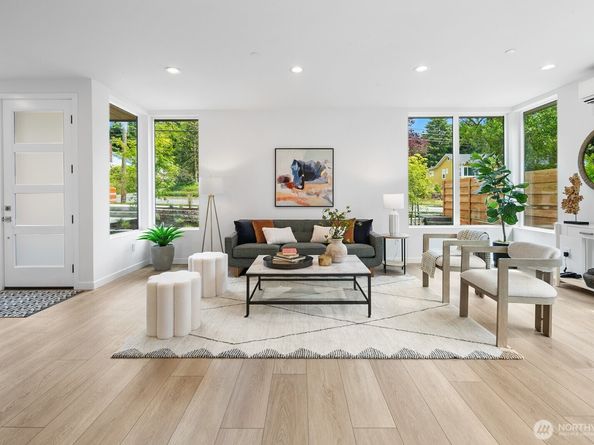 8833 Wallingford Avenue N, Seattle WA 98103