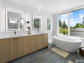 8833 Wallingford Avenue N, Seattle WA 98103
