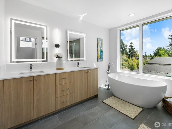 8833 Wallingford Avenue N, Seattle WA 98103