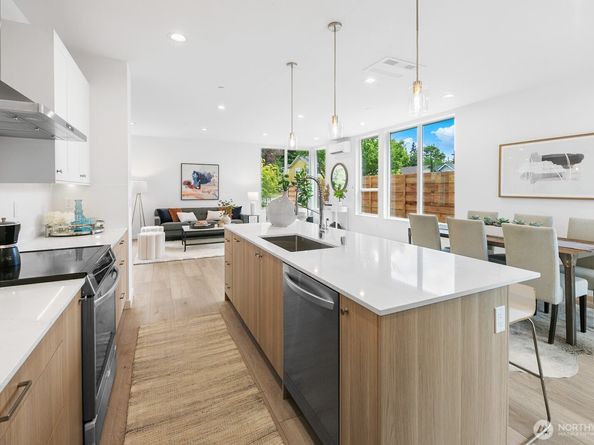 8833 Wallingford Avenue N, Seattle WA 98103