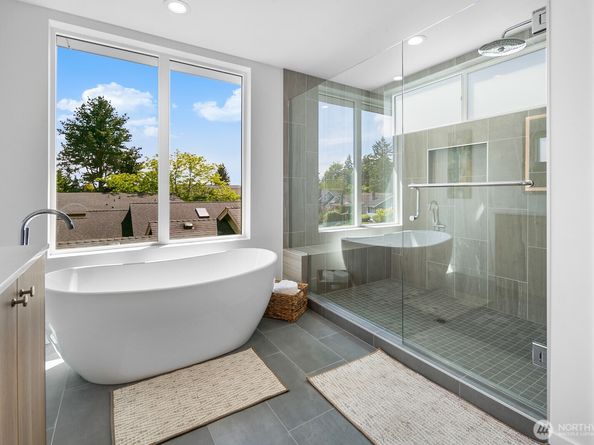 8833 Wallingford Avenue N, Seattle WA 98103