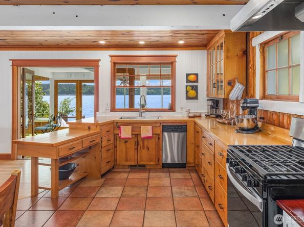 14010 SW Bates Rd., Vashon WA 98070