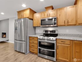 30331 9th Avenue S, Federal Way WA 98003