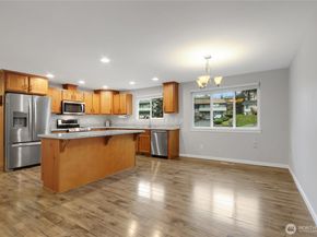 30331 9th Avenue S, Federal Way WA 98003