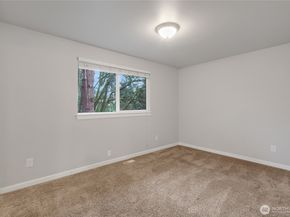 30331 9th Avenue S, Federal Way WA 98003