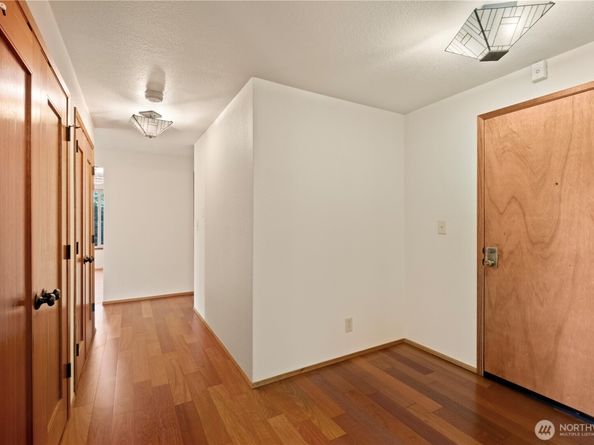 132 N 132nd Street 402, Seattle WA 98133