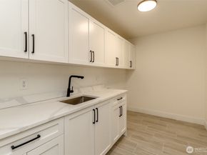 124 S 108th Place, Seattle WA 98168