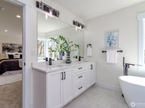 124 S 108th Place, Seattle WA 98168