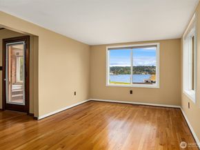 4728 NE 172nd Street, Lake Forest Park WA 98155