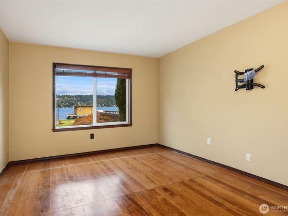 4728 NE 172nd Street, Lake Forest Park WA 98155