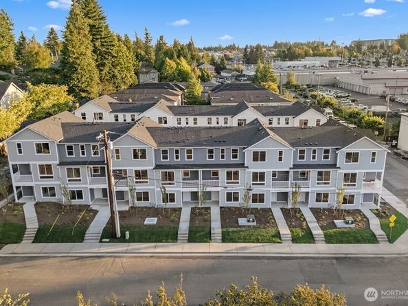 7025 Rainier Drive C, Everett WA 98203