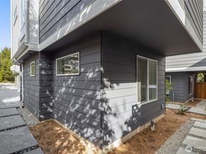 911 N 98th Street A, Seattle WA 98103