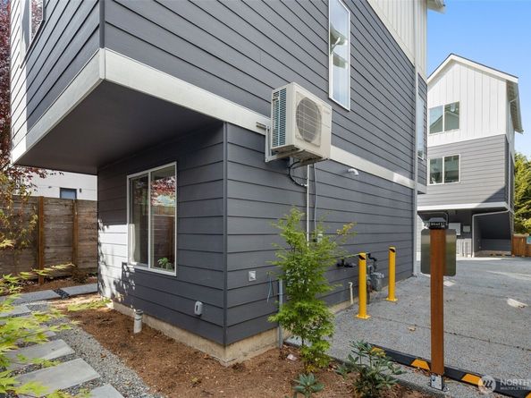 911 N 98th Street A, Seattle WA 98103