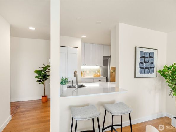4421 Greenwood Avenue N 203, Seattle WA 98103