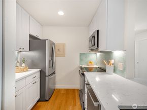 4421 Greenwood Avenue N 203, Seattle WA 98103