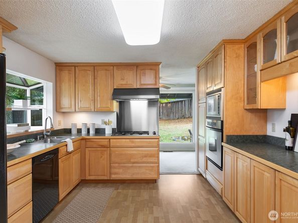 1810 167th Avenue NE, Bellevue WA 98008