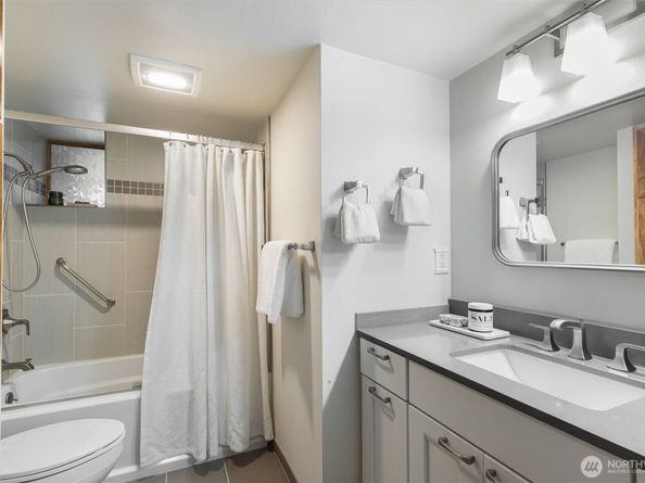1810 167th Avenue NE, Bellevue WA 98008