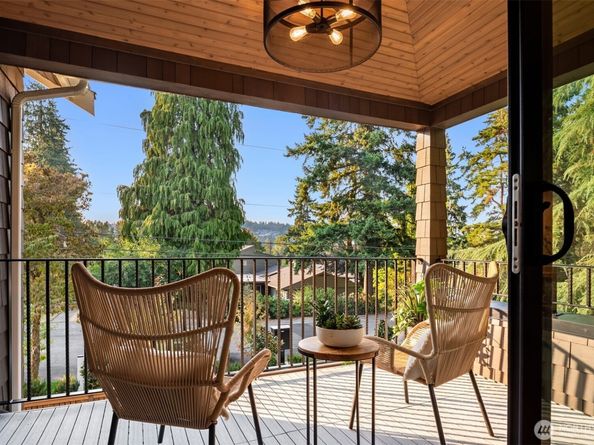 2012 9th Street W, Kirkland WA 98033