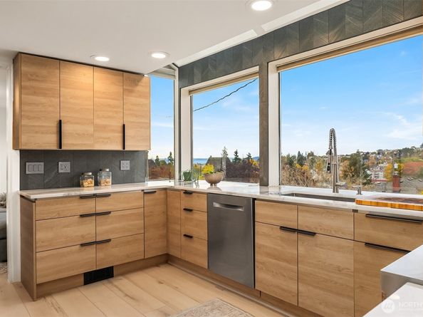 2910 W Smith Street, Seattle WA 98199