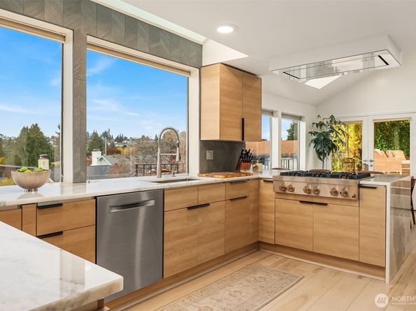 2910 W Smith Street, Seattle WA 98199