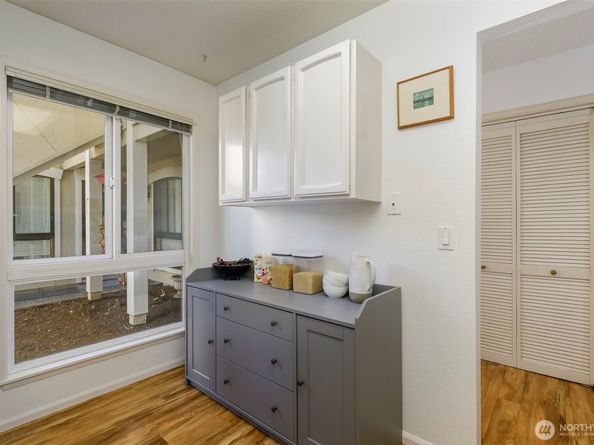 10315 NE 16th Street J2, Bellevue WA 98004