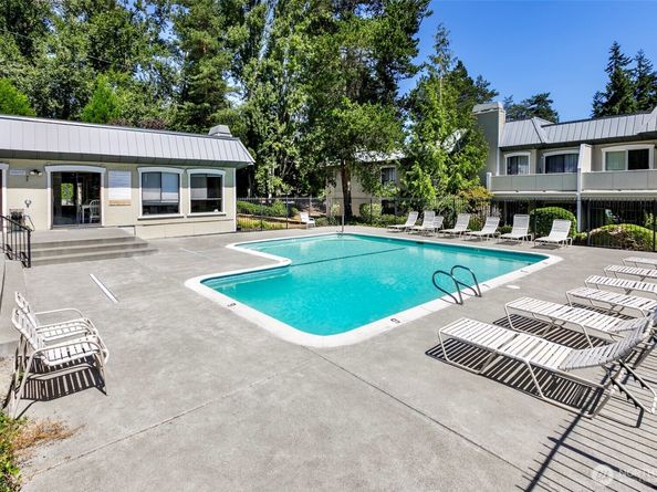 10315 NE 16th Street J2, Bellevue WA 98004