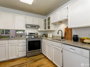 10315 NE 16th Street J2, Bellevue WA 98004