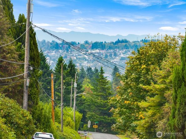 7652 S 135th Street, Seattle WA 98178