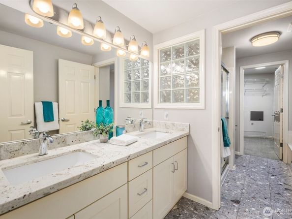 559 McGraw Street 402, Seattle WA 98109