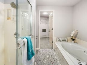 559 McGraw Street 402, Seattle WA 98109