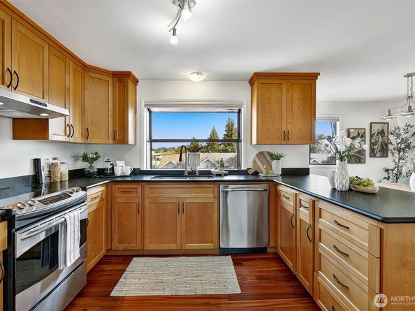 9407 Linden Ave N B, Seattle WA 98103