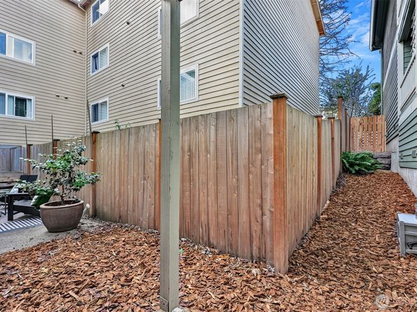 9407 Linden Ave N B, Seattle WA 98103