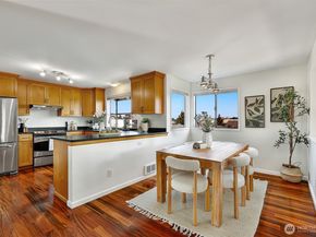 9407 Linden Ave N B, Seattle WA 98103