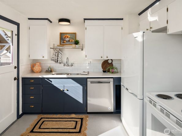3051 48th Avenue SW, Seattle WA 98116