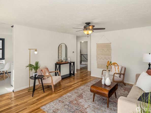 3051 48th Avenue SW, Seattle WA 98116