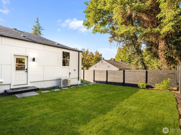 1724 Martin Luther King Jr Way, Seattle WA 98122