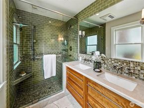 1939 E Crescent Drive, Seattle WA 98112