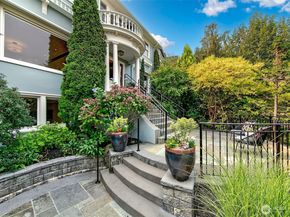 1939 E Crescent Drive, Seattle WA 98112