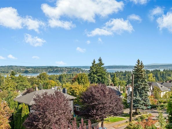 1939 E Crescent Drive, Seattle WA 98112