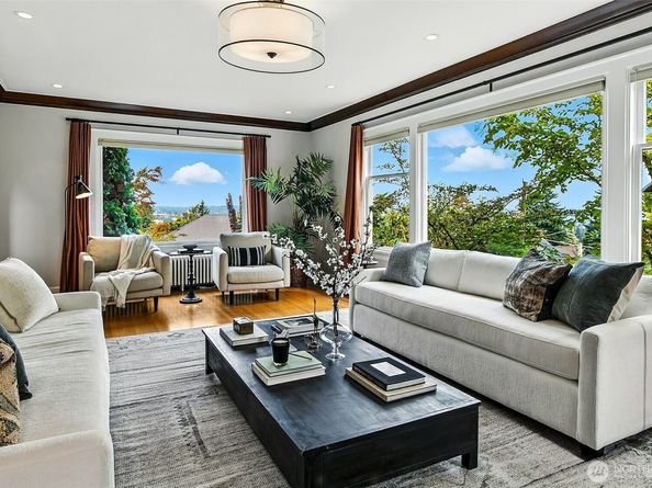 1939 E Crescent Drive, Seattle WA 98112