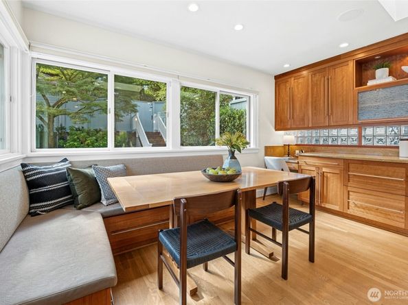 1939 E Crescent Drive, Seattle WA 98112