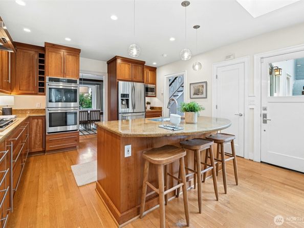 1939 E Crescent Drive, Seattle WA 98112