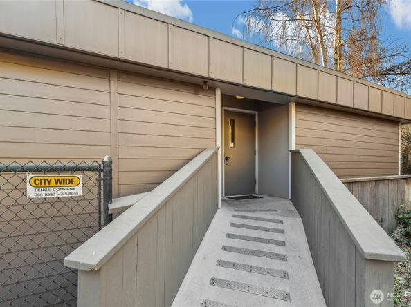 2034 14th Avenue W 304, Seattle WA 98119